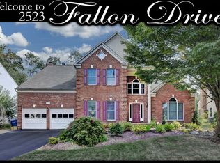 2523 Fallon Dr, Herndon, VA 20171