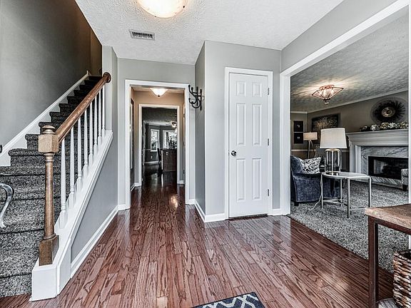 3rd image of 4826 Helga Way NE