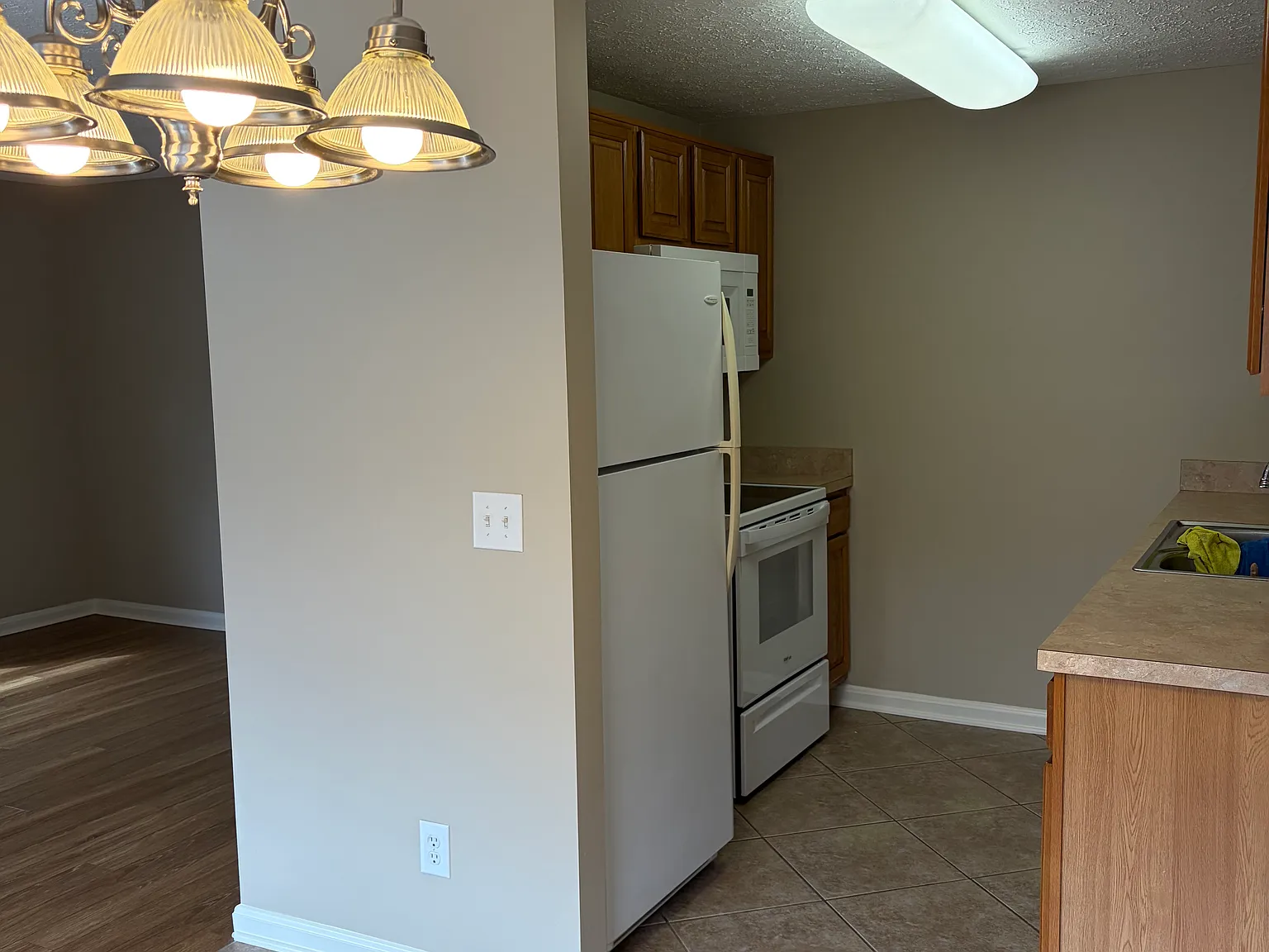 2 bed, 850 sqft, $1,100 — Photo 3