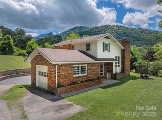 827 Oakdale Rd, Waynesville, NC 28786