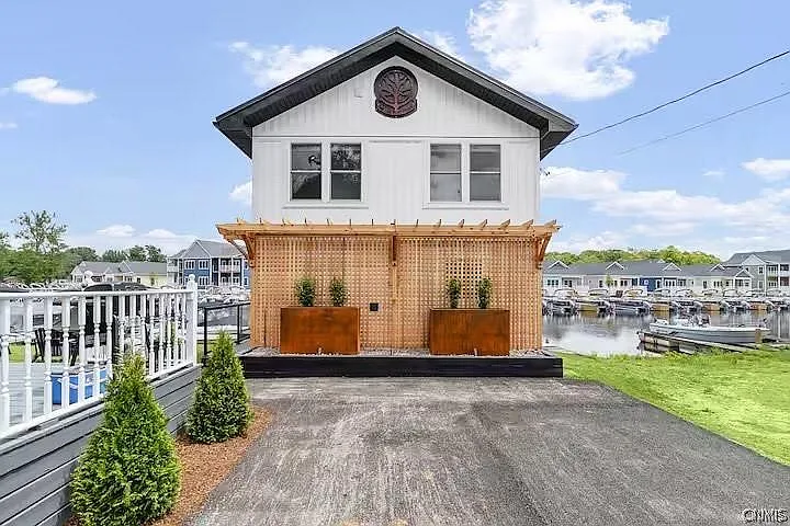 1004 Clifford Ave