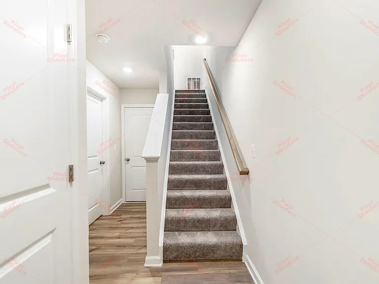 1324 Cedar Valley Rd — Photo 2