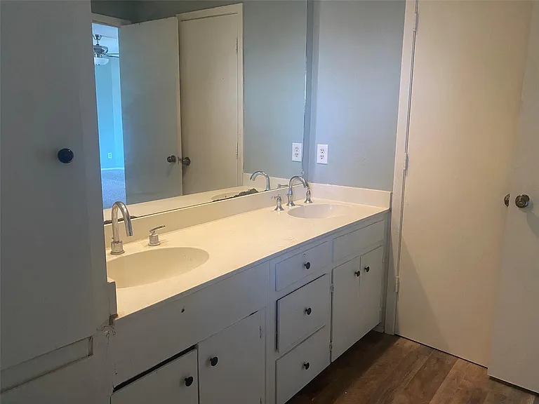 501 Towne House Ln — Photo 21