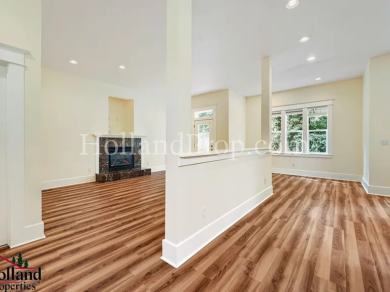 3228 SE Filbert St — Photo 4