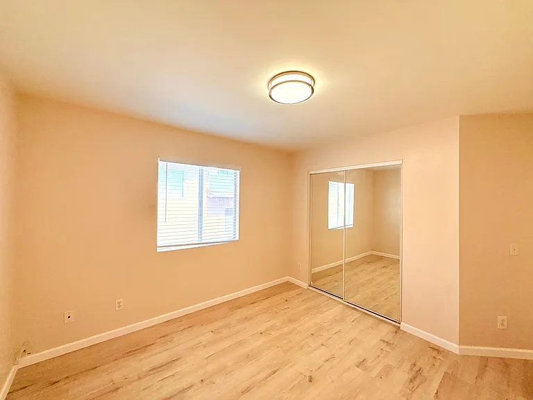 762 W. 21st St. — Photo 15