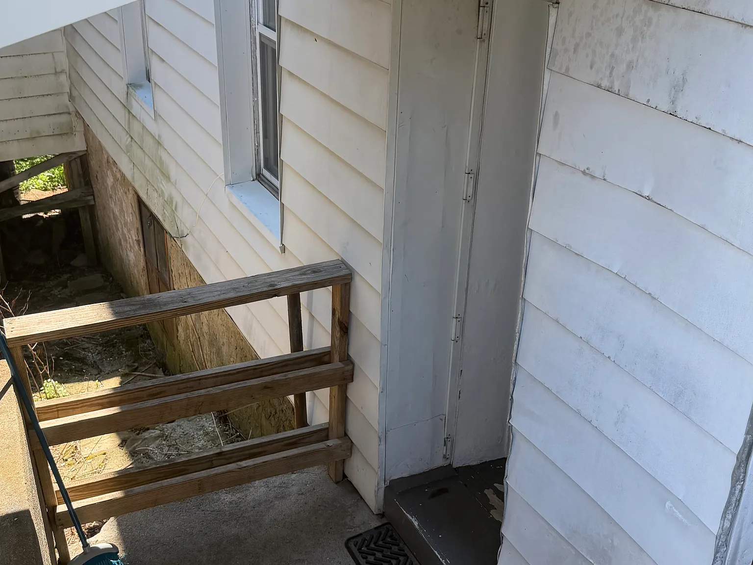 225 Riverside St — Photo 2