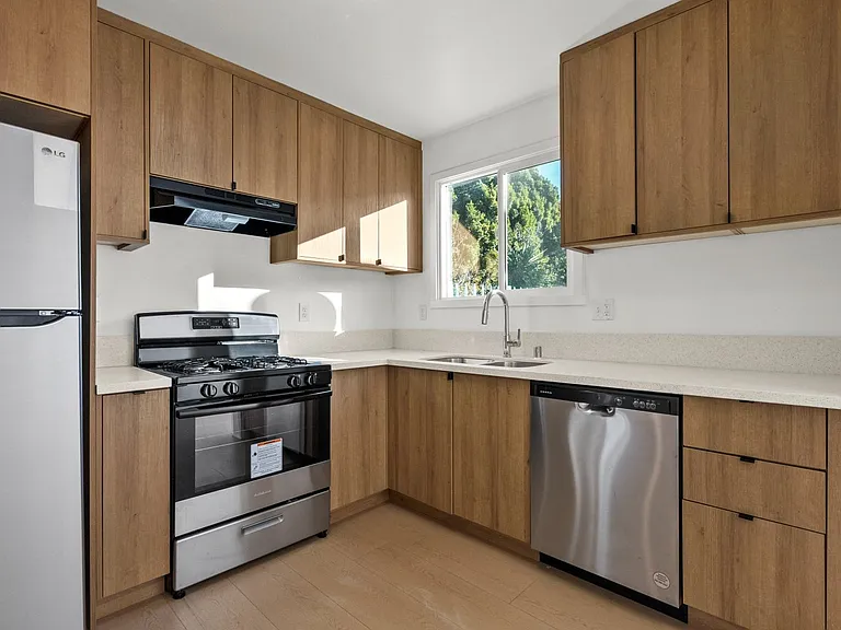 6661 Beck Ave — Photo 9