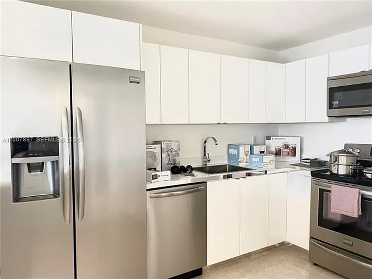 1901 Brickell Ave #B2007 — Photo 5