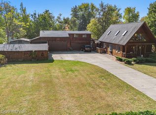 6143 Monrovia Dr, Waterford, MI 48329