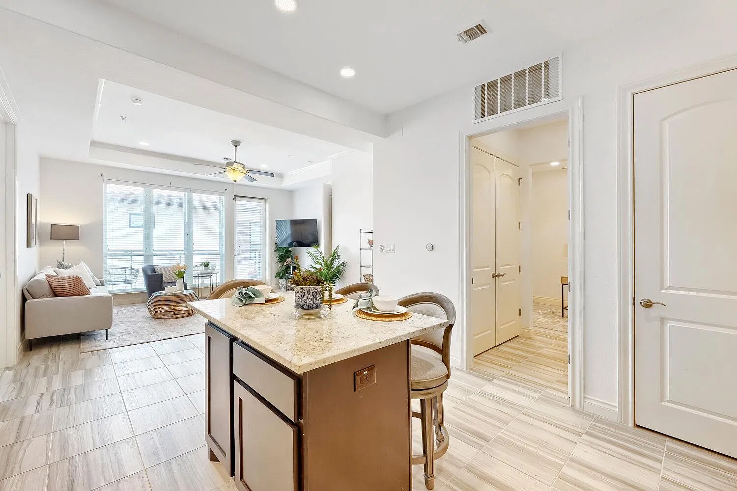 2 bed, 2.0 bath, 1211 sqft, $2,400 — Photo 3
