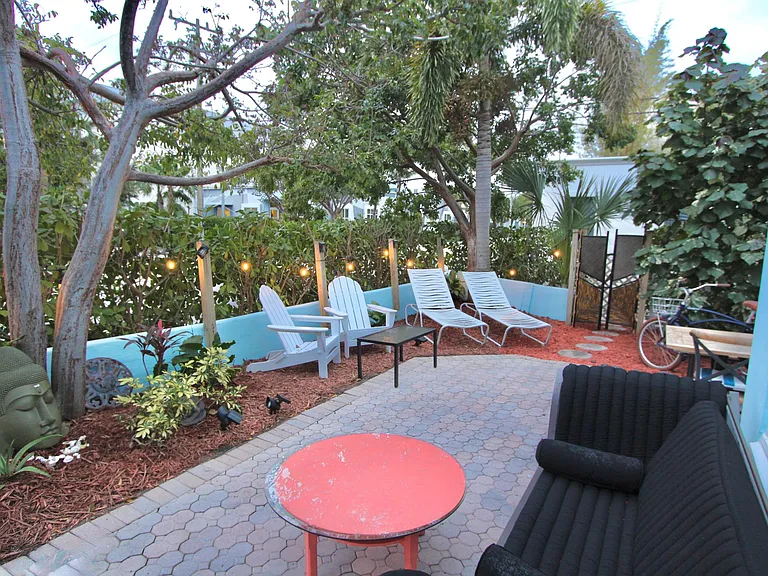 90 SE 5th Ave #5 — Photo 17