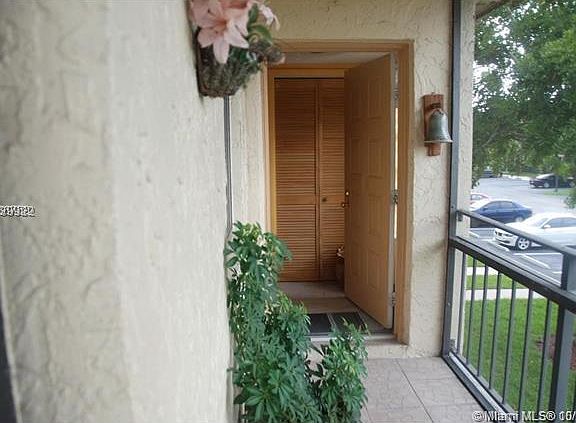 3rd image of 305 Lakeview Dr APT 201