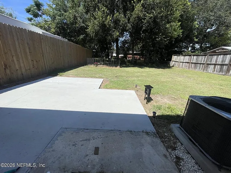 5949 Maple Leaf Dr N — Photo 10