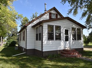612 Bismarck Ave, Wilton, ND 58579