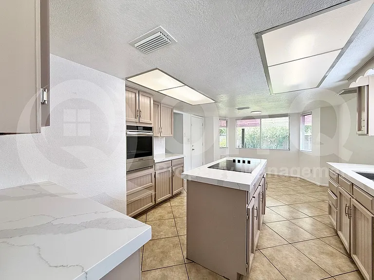 2439 E Elmwood St — Photo 8