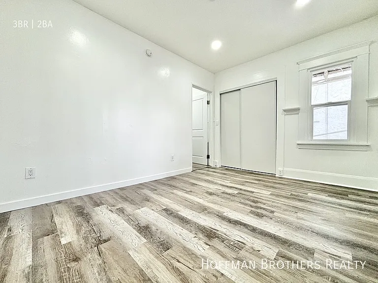 1518 W 11th Pl #1/2 — Photo 12