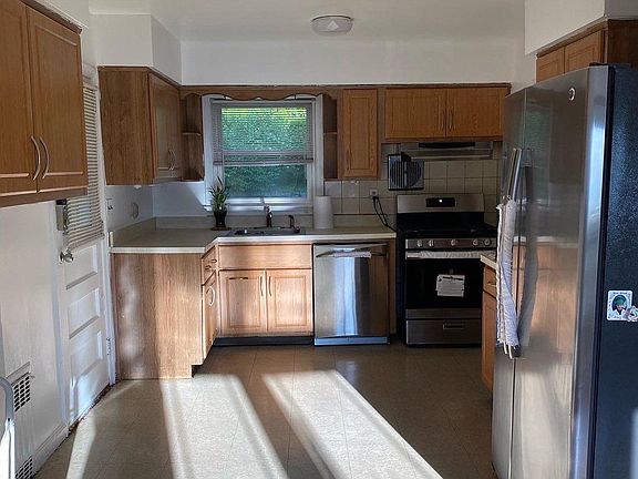 2nd image of 90 Colin St Floor 1