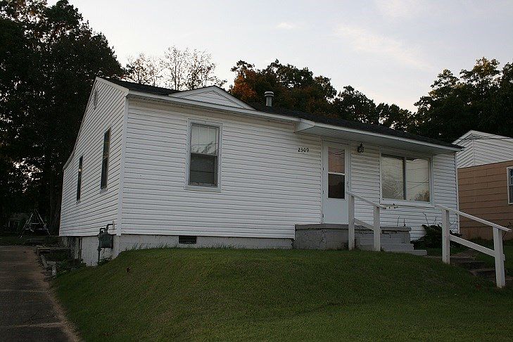 1st image of 2309 Leonard Dr