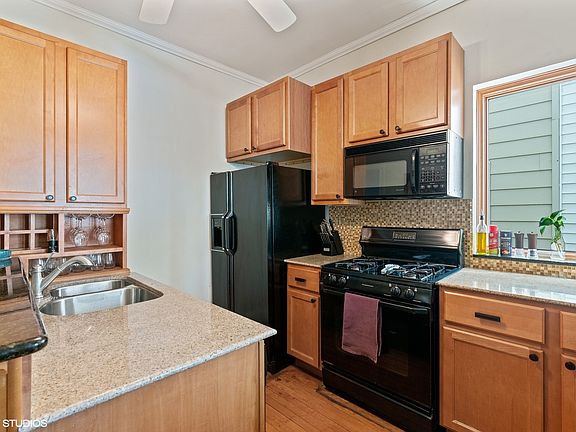 3rd image of 4338 N Winchester Ave #1