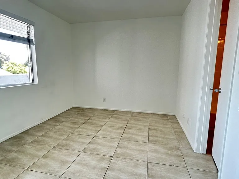 755 Gaviota Ave — Photo 8