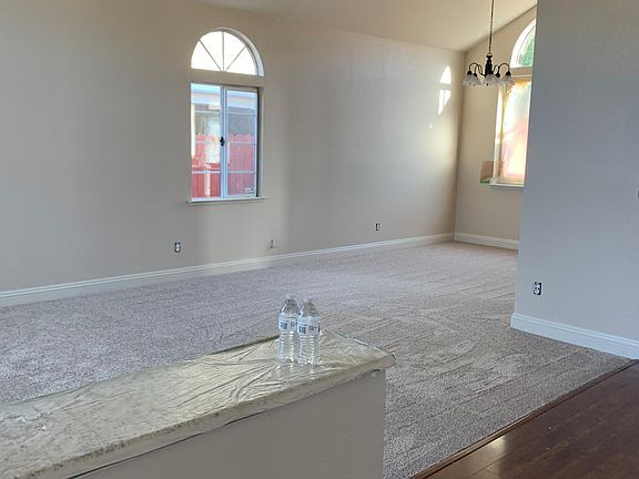 4th image of 712 Roscommon Dr