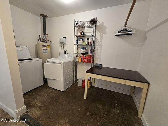 5th image of 340 Greenwood Dr