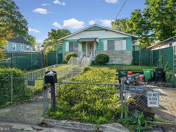 3rd image of 806 Clovis Ave