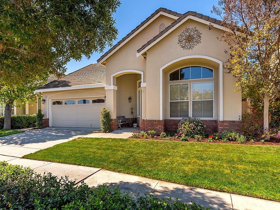 1st image of 5649 Mireille Dr