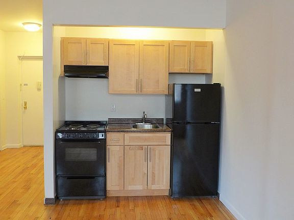 4th image of 228 E 85th St APT 3D