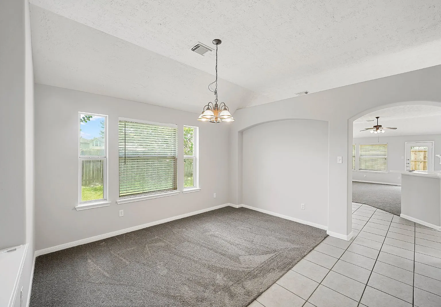 3 bed, 2.0 bath, 1841 sqft, $2,100 — Photo 3