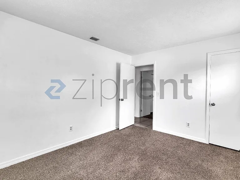 11706 Oban Ave — Photo 10