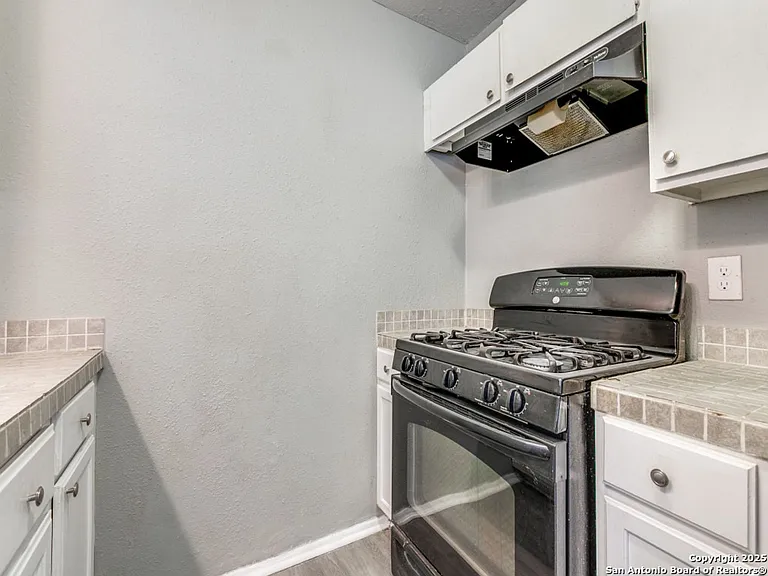 5830 Castle Yard — Photo 16