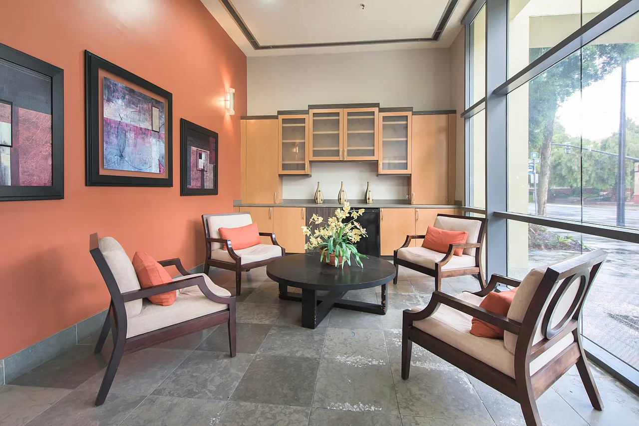 The Colonnade Apartments — Photo 3