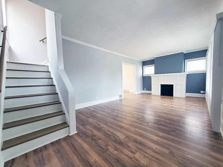 13719 Thornhurst Ave — Photo 3