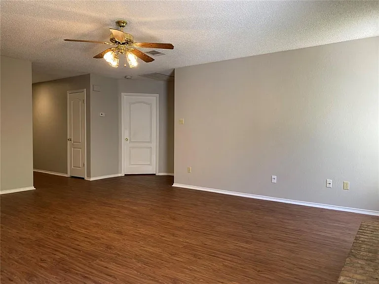 1707 Timberwood Dr — Photo 7