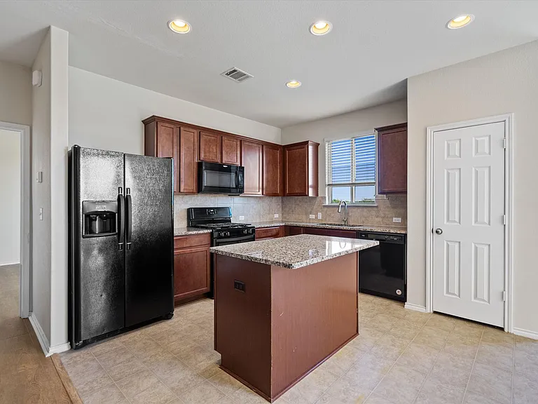 146 Russet Trl — Photo 10