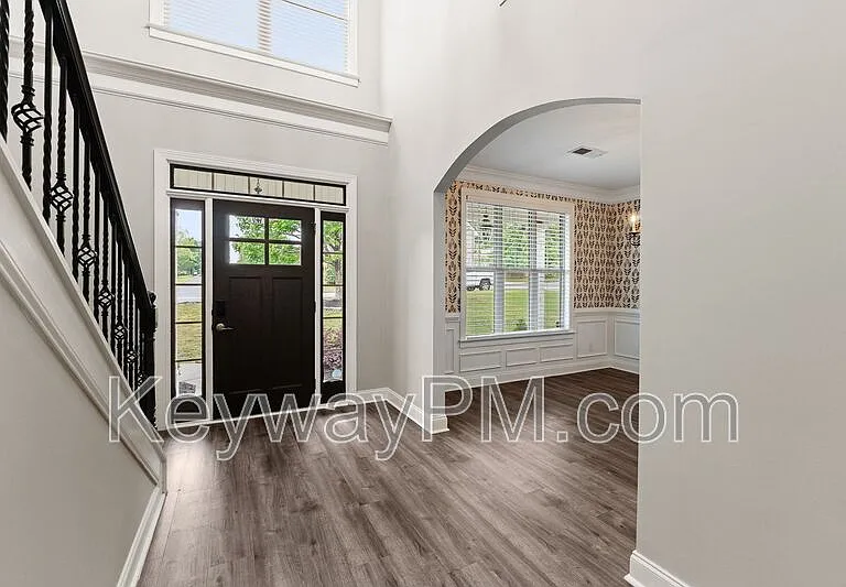 336 Amersham Way — Photo 3