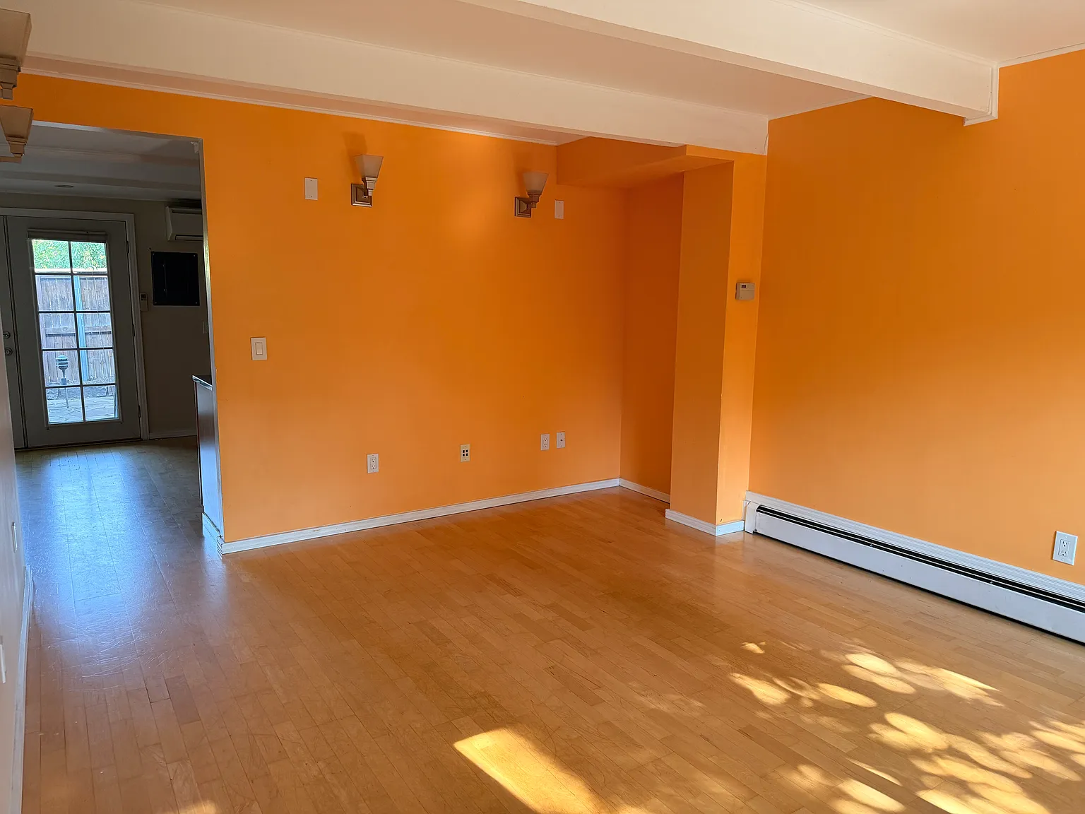 3 bed, 1360 sqft, $2,500 — Photo 2