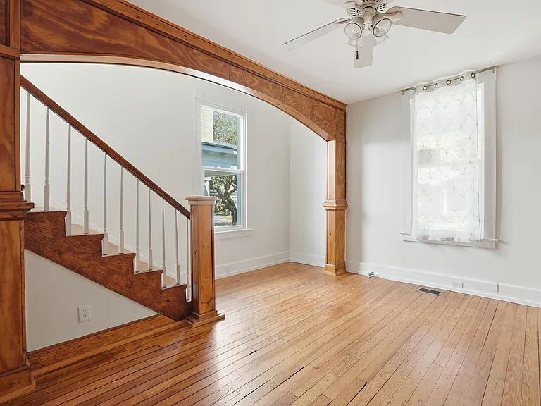 809 E Henry St — Photo 8