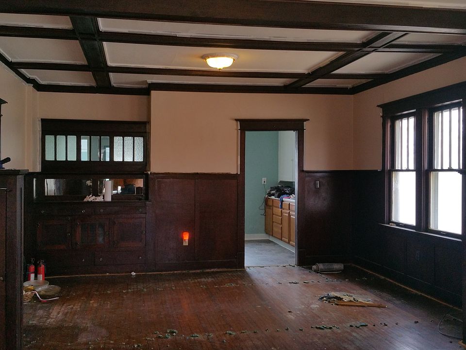 1st image of 221 N Fellows Ave