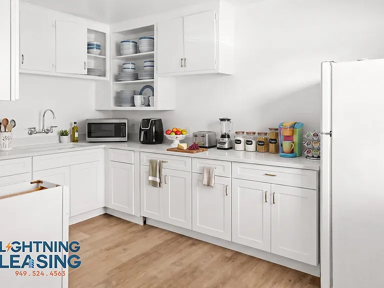 12805 Vanowen St #1 — Photo 1