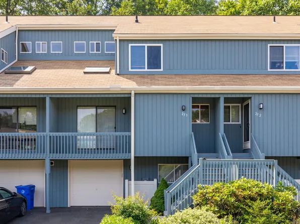 253 Sunwood Drive #253, Shelton, CT 06484