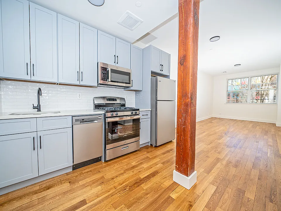 470 Pulaski St #4C