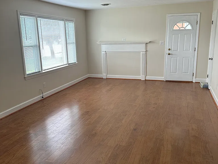 2213 W Main St — Photo 4