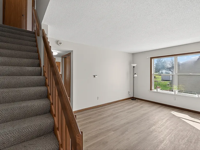 504 Seagraves Ave — Photo 11