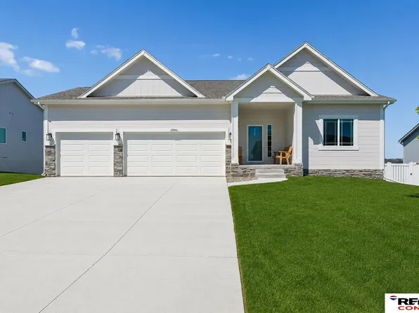 12104 S 107th Ave, Papillion, NE 68046