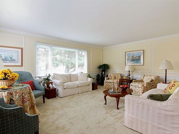 2nd image of 1884 Somerset Ln