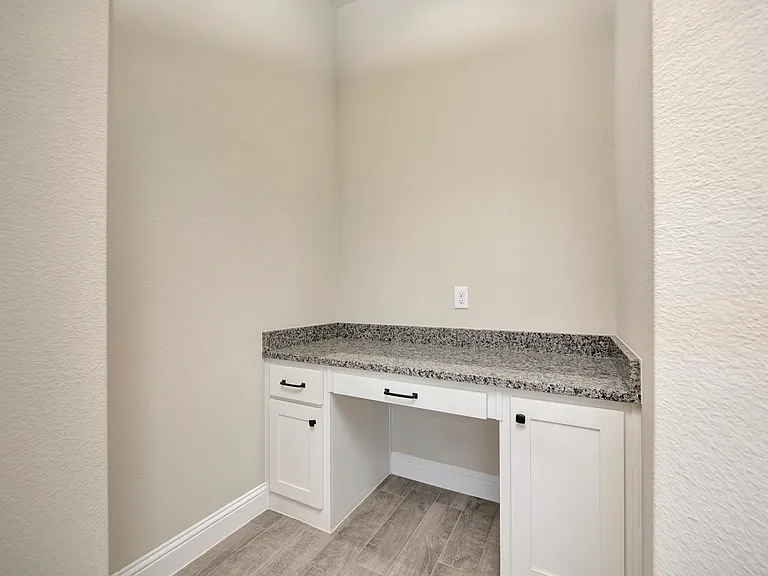 2028 Windsor Dr — Photo 12