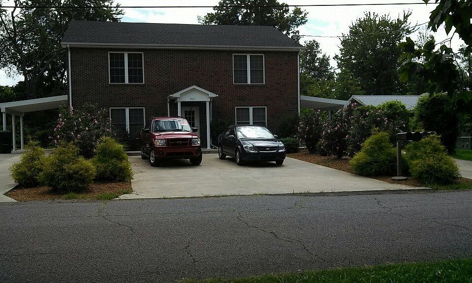 1st image of 221 Woodlawn Ave APT D