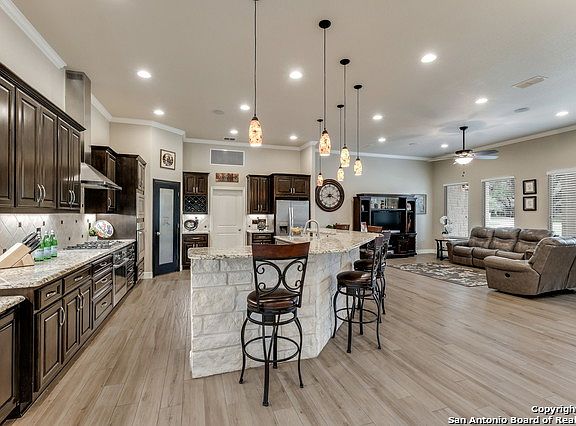 4th image of 212 Fleetwood Dr